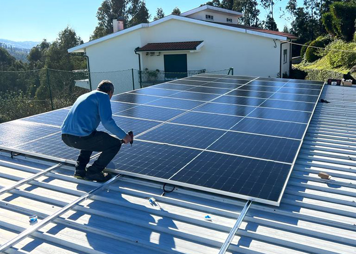 Instala��o de p�ineis solares em Guimar�es